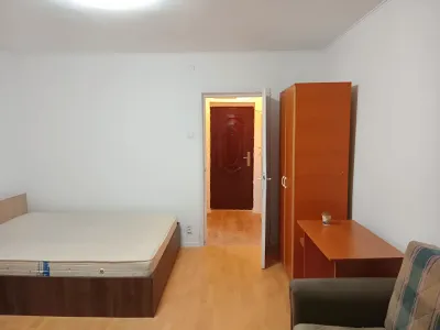 inchiriere garsoniera Sector 6 București zonă birou și pat